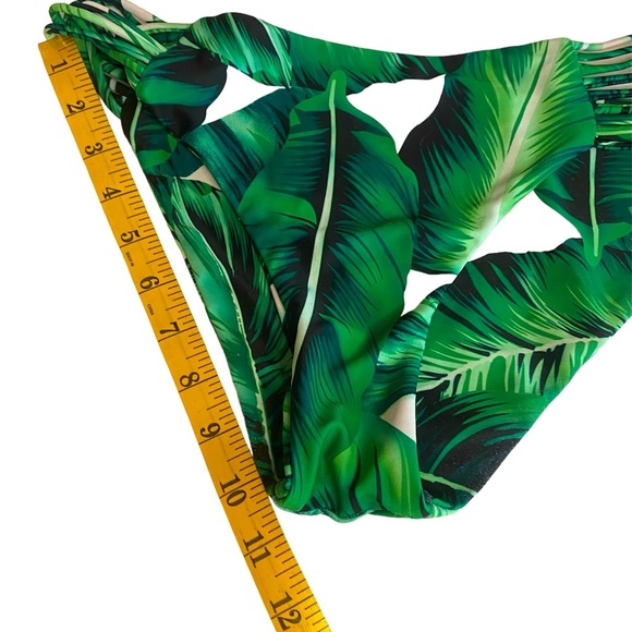 Cupshe Tropical Leaves Tank Bikini
Two Piece Green/Black - Picture 5 of 8
